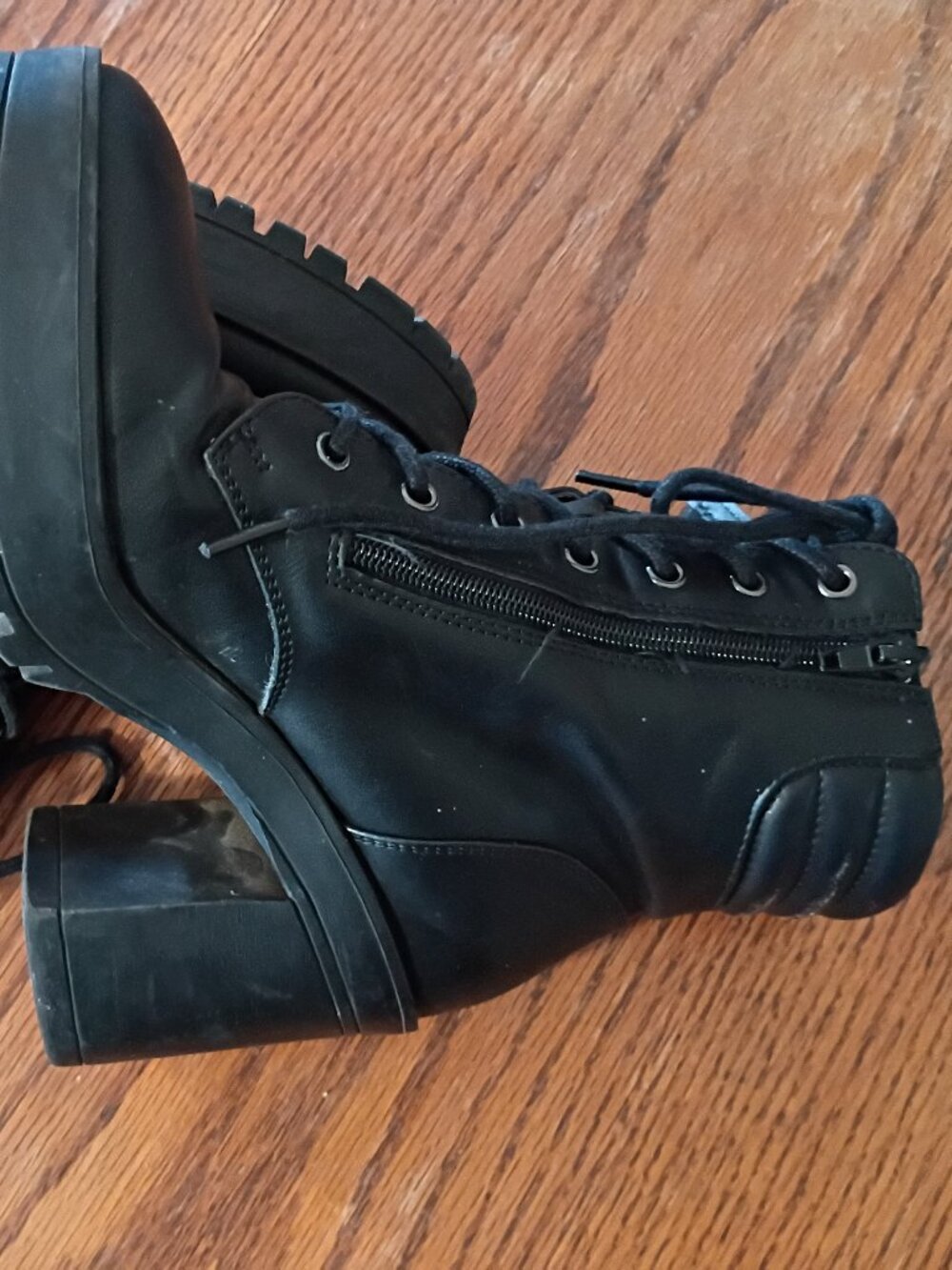 Women's Lace up Boots - Picture 10 of 10